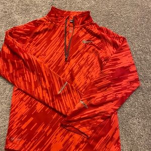 Nike, dry fit top. Size S Youth.